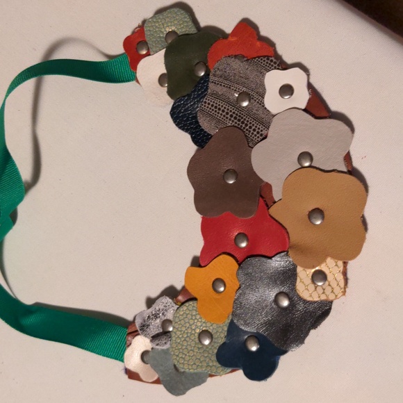 NEW! Handmade Genuine Leather Flower Bib Statement Necklace 065 🔥HP 1-12-25🔥 - Picture 4 of 11